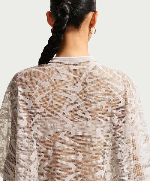 NIKE(ナイキ)の「ナイキ スポーツウェア チル レース ウィメンズ オーバーサイズド ジャージー / Nike Sportswear Chill Lace Women's Oversized Jersey IM8388-236 Cream II(ジャージ・レディース・ブラウン系その他2・L/S/M/XS/XL)」の2枚目の写真