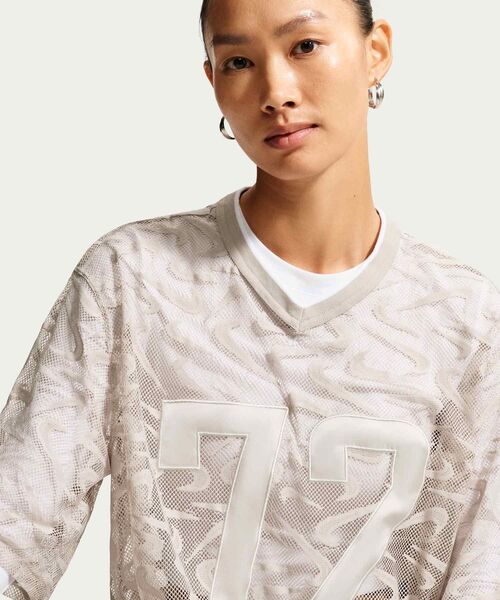 NIKE(ナイキ)の「ナイキ スポーツウェア チル レース ウィメンズ オーバーサイズド ジャージー / Nike Sportswear Chill Lace Women's Oversized Jersey IM8388-236 Cream II(ジャージ・レディース・ブラウン系その他2・L/S/M/XS/XL)」の3枚目の写真