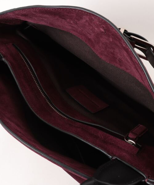 MARC JACOBS(マークジェイコブス)の「THE SUEDE DAKOTA SATCHEL/ザ スエード ダコタ サッチェル(ショルダーバッグ・レディース・ブラウン/ダークブラウン/プラム・ONE SIZE)」の21枚目の写真