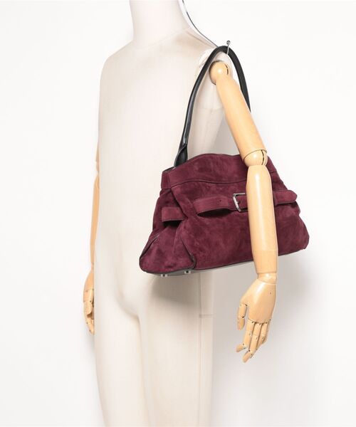 MARC JACOBS(マークジェイコブス)の「THE SUEDE DAKOTA SATCHEL/ザ スエード ダコタ サッチェル(ショルダーバッグ・レディース・ブラウン/ダークブラウン/プラム・ONE SIZE)」の22枚目の写真