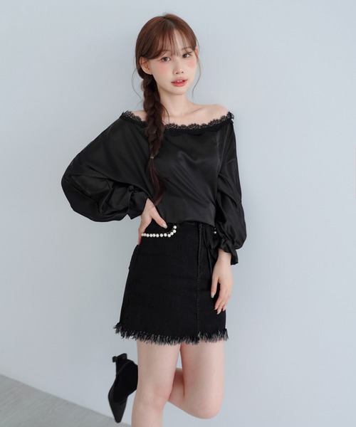 by muni:r(バイ ムニール)の「サテンレースオフショルボリュームスリーブブラウス/2026 AW COLLECTION(シャツ/ブラウス・レディース・ホワイト/ブラック・FREE)」の5枚目の写真