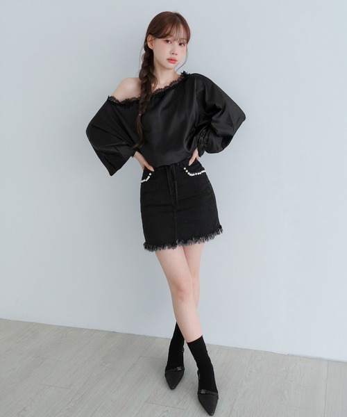 by muni:r(バイ ムニール)の「サテンレースオフショルボリュームスリーブブラウス/2026 AW COLLECTION(シャツ/ブラウス・レディース・ホワイト/ブラック・FREE)」の6枚目の写真