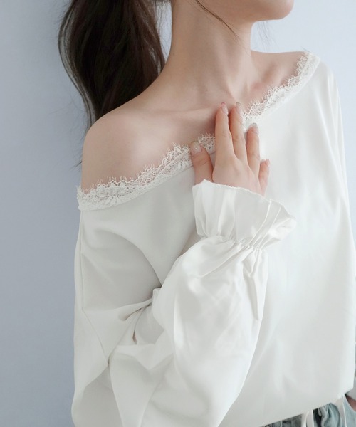 by muni:r(バイ ムニール)の「サテンレースオフショルボリュームスリーブブラウス/2026 AW COLLECTION(シャツ/ブラウス・レディース・ホワイト/ブラック・FREE)」の17枚目の写真
