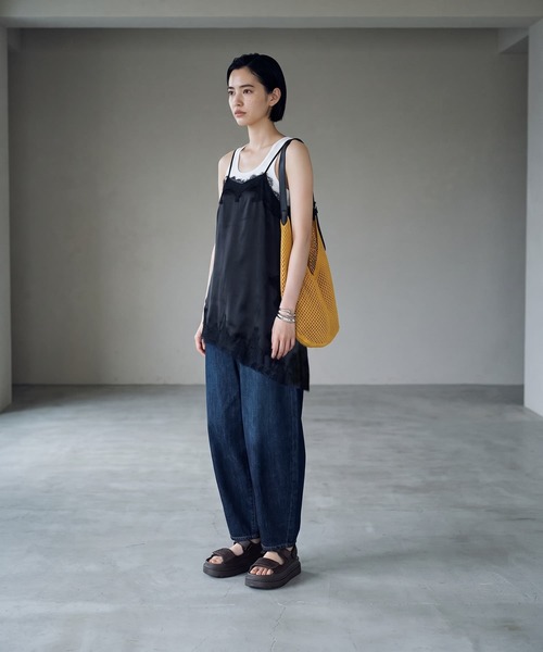 STYLE DELI(スタイルデリ)の「【BLK001】サテンレースアシメキャミソール(キャミソール・レディース・ブラック/アイボリー・FREE)」の3枚目の写真