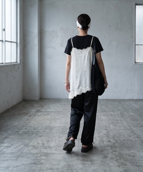 STYLE DELI(スタイルデリ)の「【BLK001】サテンレースアシメキャミソール(キャミソール・レディース・ブラック/アイボリー・FREE)」の12枚目の写真