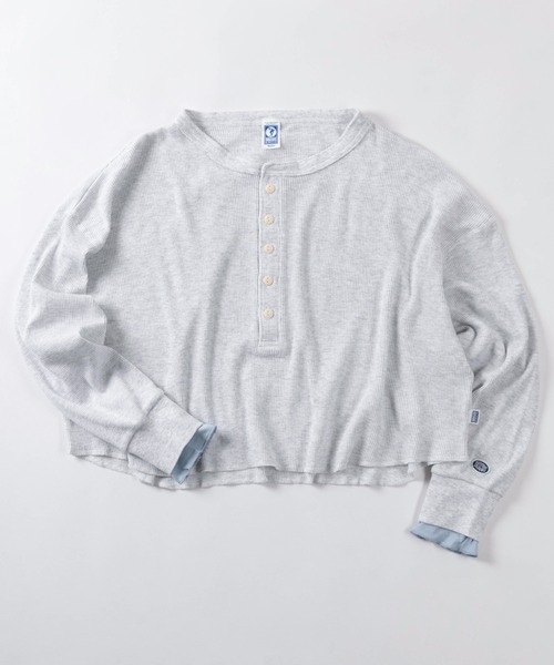 DISCUS(ディスカス)の「【71】【DISCUS/ディスカス】レディース ワッフル ヘンリーネック ロンT/袖フェイクレイヤード Tシャツ/裾ラウンド/前後差シルエット/綿100%(Tシャツ/カットソー・レディース・ブラック/オートミール/プラム・M)」の1枚目の写真