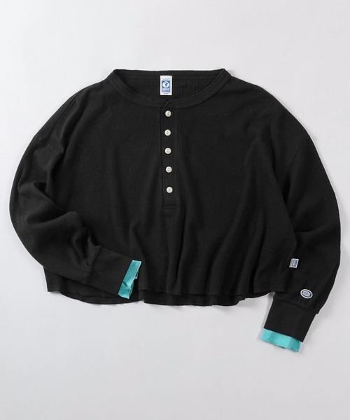 DISCUS(ディスカス)の「【71】【DISCUS/ディスカス】レディース ワッフル ヘンリーネック ロンT/袖フェイクレイヤード Tシャツ/裾ラウンド/前後差シルエット/綿100%(Tシャツ/カットソー・レディース・ブラック/オートミール/プラム・M)」の2枚目の写真