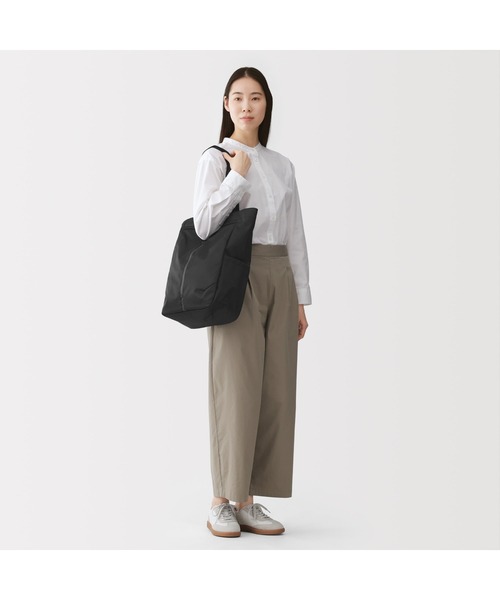 無印良品(ムジルシリョウヒン)の「撥水 再生ナイロン ビジネス トートバッグ(トートバッグ・レディース・ブラック・FREE)」の8枚目の写真