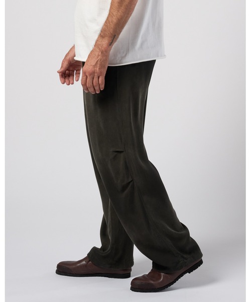 wjk（ダヴルジェイケイ）の「cupro vintage knee tuck easy pants（その他パンツ・メンズ・ブラック/ダークカーキ・X-LARGE/LARGE/MEDIUM/SMALL）」の13枚目の写真