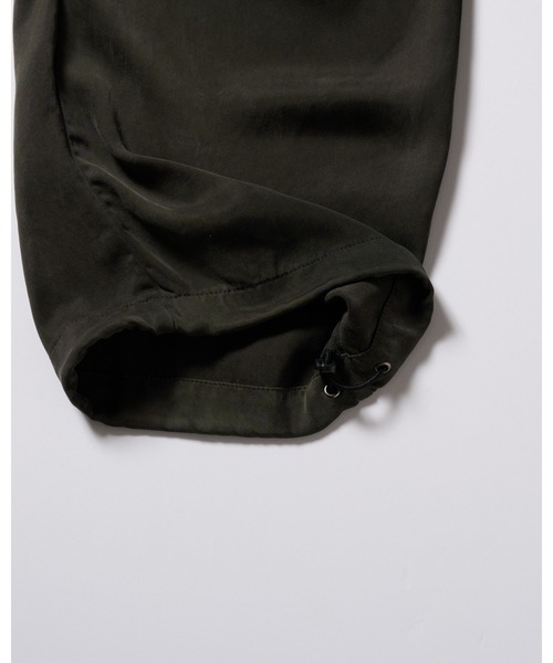 wjk（ダヴルジェイケイ）の「cupro vintage knee tuck easy pants（その他パンツ・メンズ・ブラック/ダークカーキ・X-LARGE/LARGE/MEDIUM/SMALL）」の4枚目の写真