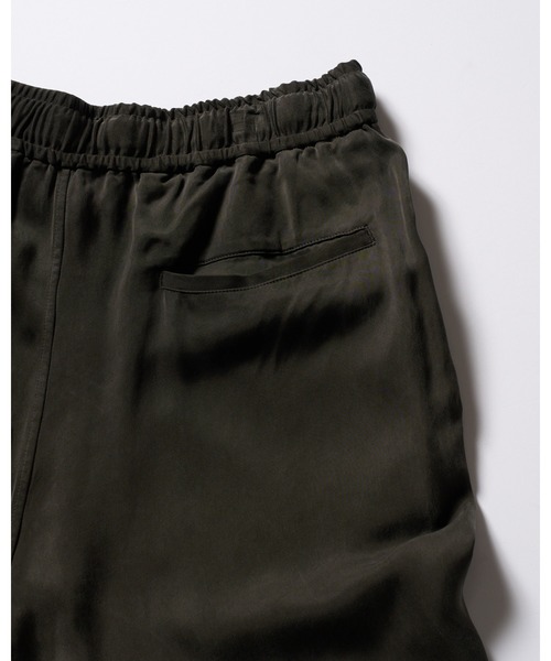 wjk（ダヴルジェイケイ）の「cupro vintage knee tuck easy pants（その他パンツ・メンズ・ブラック/ダークカーキ・X-LARGE/LARGE/MEDIUM/SMALL）」の6枚目の写真