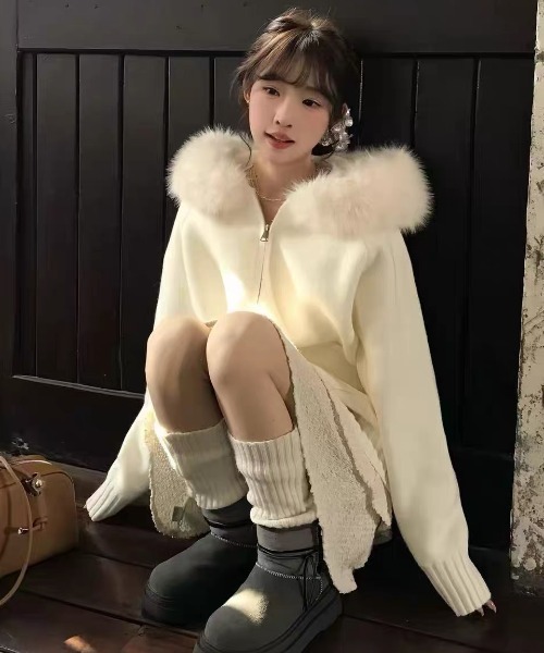 SHERU（シェル）の「ボリュームファーフードジップニットブルゾン（ニット/セーター・レディース・ブラック/ホワイト/グレー・M）」の13枚目の写真