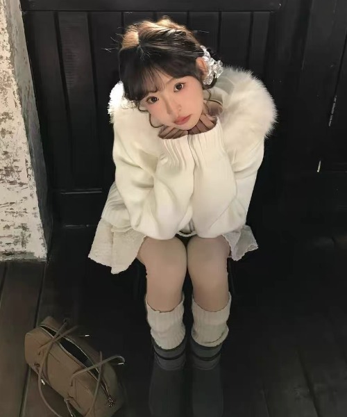 SHERU（シェル）の「ボリュームファーフードジップニットブルゾン（ニット/セーター・レディース・ブラック/ホワイト/グレー・M）」の14枚目の写真
