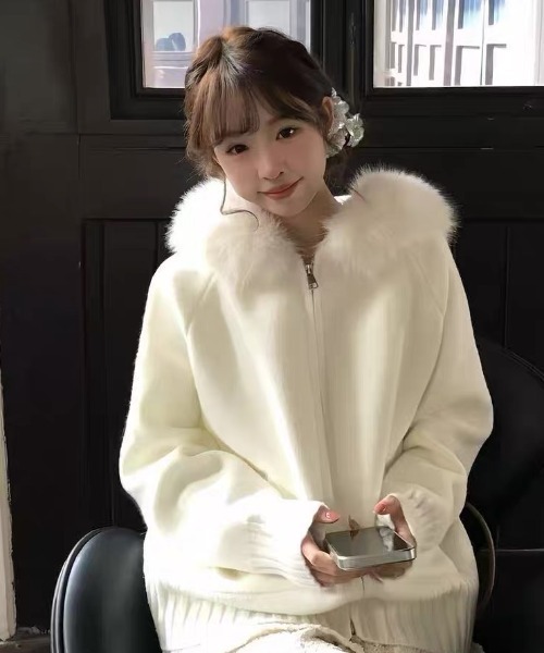 SHERU（シェル）の「ボリュームファーフードジップニットブルゾン（ニット/セーター・レディース・ブラック/ホワイト/グレー・M）」の15枚目の写真