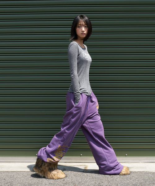 LARTIGENT（ラーティゼン）の「L27 BAROQUE SWEATPANTS(PURPLE)（スウェットパンツ・レディース・その他・FREE）」の3枚目の写真
