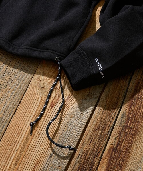 KAVU(カブー)の「KAVU/カブー 限定展開 KAVU×FREAK'S STORE / カブ― 別注 スピンドル クルーネック スウェット(スウェット・メンズ・グレイッシュベージュ/ネイビー/ブラック/アッシュグレー・SMALL/MEDIUM/LARGE)」の10枚目の写真