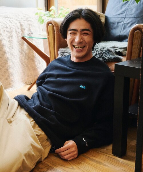 KAVU(カブー)の「KAVU/カブー 限定展開 KAVU×FREAK'S STORE / カブ― 別注 スピンドル クルーネック スウェット(スウェット・メンズ・グレイッシュベージュ/ネイビー/ブラック/アッシュグレー・SMALL/MEDIUM/LARGE)」の22枚目の写真