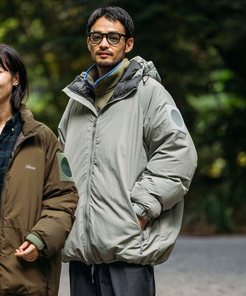 NANGA(ナンガ)の「NANGA/ナンガ SP HOODIE DOWN JACKET/別注 フーディー ダウンジャケット(ダウンジャケット/コート・メンズ・ブラック/オリーブ/グレー・X-LARGE/LARGE/MEDIUM/SMALL)」の4枚目の写真