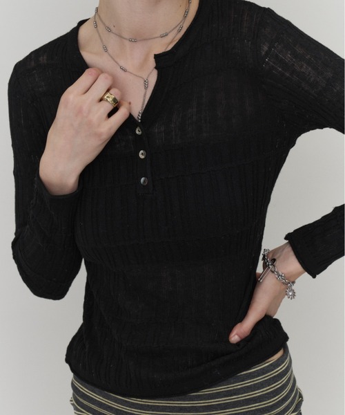 Rohwel（ローウェル）の「Sheer Random Rib Henley Top / シアーランダムリブヘンリートップ（カーディガン/ボレロ・レディース・グレー/ホワイト/ブラック・FREE）」の4枚目の写真