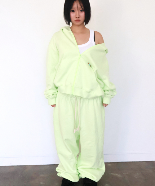 KIKOZY(キコジ)の「Macaroon スウェットパンツ ライム(スウェットパンツ・レディース・その他・FREE)」の2枚目の写真