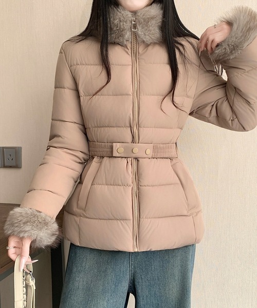 AMAJI(アマジ)の「スタンドカラー ウエストマーク 中綿ジャケット(その他アウター・レディース・ライトグリーン/ホワイト/ブラック/ベージュ/ブラウン・X-LARGE/LARGE/MEDIUM)」の4枚目の写真