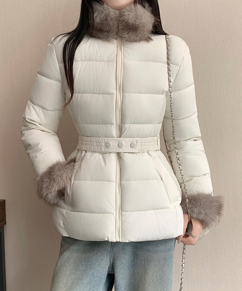 AMAJI(アマジ)の「スタンドカラー ウエストマーク 中綿ジャケット(その他アウター・レディース・ライトグリーン/ホワイト/ブラック/ベージュ/ブラウン・X-LARGE/LARGE/MEDIUM)」の1枚目の写真