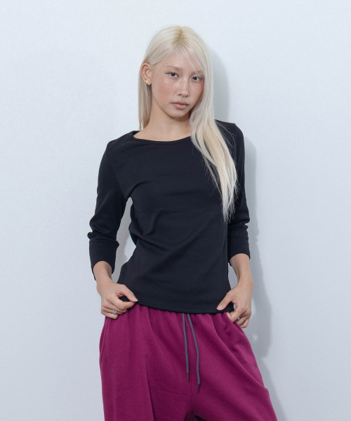 CHICKS（チックス）の「ラウンドネック7分袖スリムTシャツ ブラック（Tシャツ/カットソー・レディース・ブラック・ONE SIZE）」の3枚目の写真