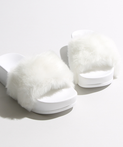 WEGO（ウィゴー）の「WEGO/厚底ファーサンダル（サンダル・レディース・ホワイト/ピンク/パープル/ブラック・LARGE/MEDIUM）」の2枚目の写真