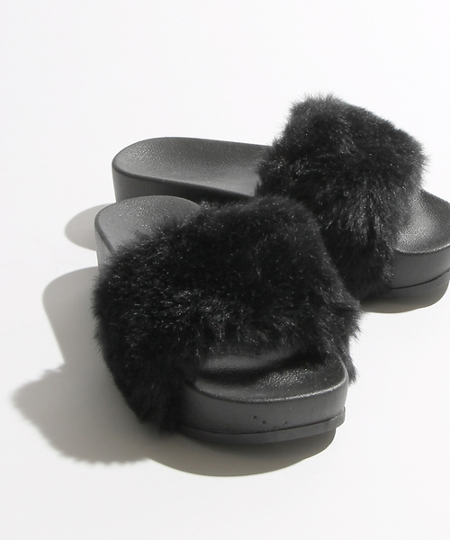 WEGO（ウィゴー）の「WEGO/厚底ファーサンダル（サンダル・レディース・ホワイト/ピンク/パープル/ブラック・LARGE/MEDIUM）」の3枚目の写真