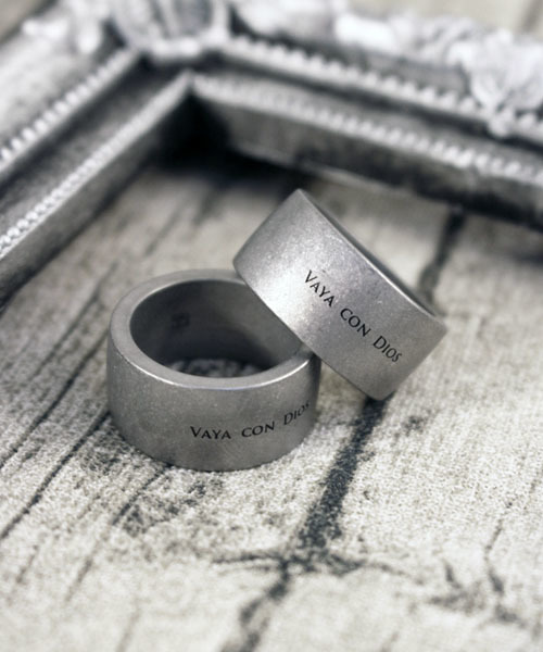 Vaya Con Dios(ヴァヤコンディオス)の「【VayaConDios/ヴァヤコンディオス】ステンレス製VDリング(リング・メンズ・アンティークシルバー/ブラック/シルバー・#21/#19/#17/#13/#11)」の8枚目の写真