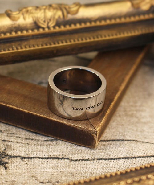 Vaya Con Dios(ヴァヤコンディオス)の「【VayaConDios/ヴァヤコンディオス】ステンレス製VDリング(リング・メンズ・アンティークシルバー/ブラック/シルバー・#21/#19/#17/#13/#11)」の4枚目の写真