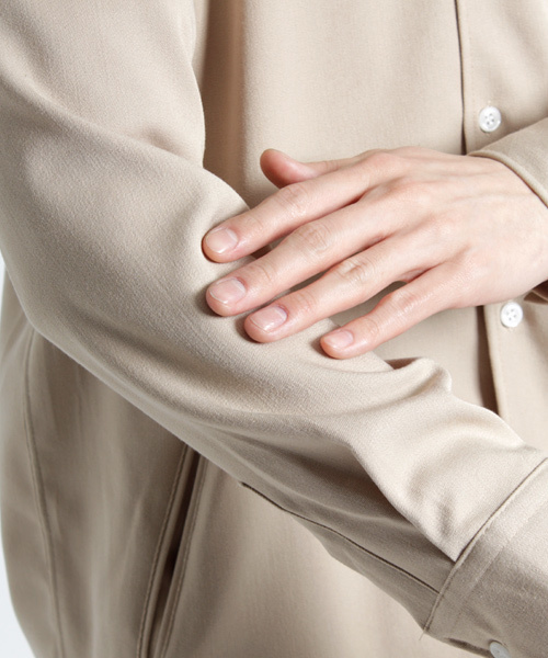 MONO-MART（モノマート）の「ブライトレーヨンL/Sリラックスオープンカラーシャツ(MONO-MART)（シャツ/ブラウス・メンズ・ネイビー/ベージュ/ブラック/グレー/カーキ・FREE）」の20枚目の写真