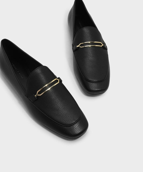 CHARLES & KEITH(チャールズ & キース)の「メタルディテールペニーローファー / METALLIC DETAIL PENNY LOAFERS(ローファー・レディース・ピンク/ライトベージュ/ブラック・25cm/23cm/24.5cm/22.5cm/23.5cm)」の6枚目の写真