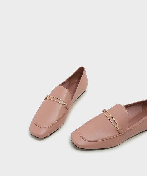 CHARLES & KEITH(チャールズ & キース)の「メタルディテールペニーローファー / METALLIC DETAIL PENNY LOAFERS(ローファー・レディース・ピンク/ライトベージュ/ブラック・25cm/23cm/24.5cm/22.5cm/23.5cm)」の12枚目の写真