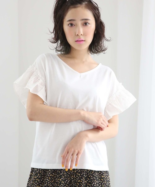 one after another NICE CLAUP(ワンアフターアナザーナイスクラップ)の「袖フリル切替えTシャツ(Tシャツ/カットソー・レディース・ベージュ/オフホワイト/サックスブルー/ラベンダー/スミクロ・FREE)」の3枚目の写真