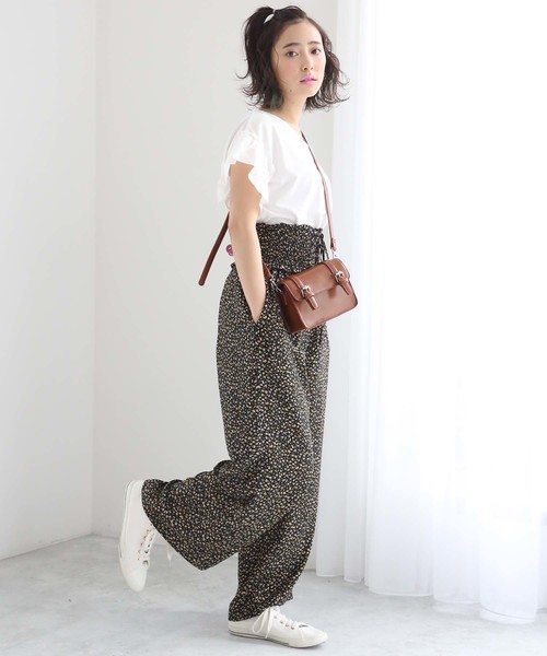 one after another NICE CLAUP(ワンアフターアナザーナイスクラップ)の「袖フリル切替えTシャツ(Tシャツ/カットソー・レディース・ベージュ/オフホワイト/サックスブルー/ラベンダー/スミクロ・FREE)」の11枚目の写真