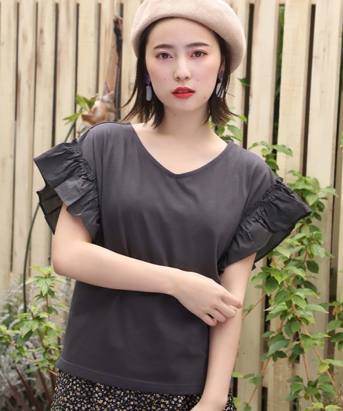 one after another NICE CLAUP(ワンアフターアナザーナイスクラップ)の「袖フリル切替えTシャツ(Tシャツ/カットソー・レディース・ベージュ/オフホワイト/サックスブルー/ラベンダー/スミクロ・FREE)」の18枚目の写真