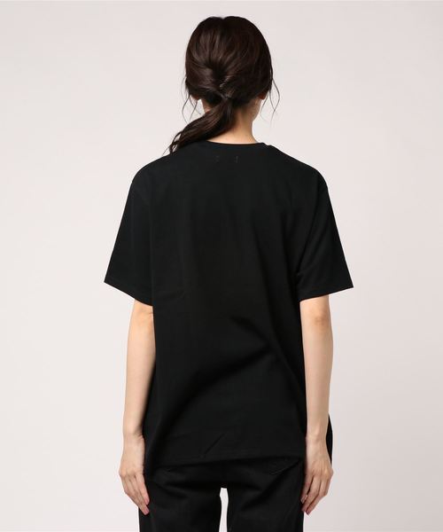 PUNYUS（プニュズ）の「ロゴプリントTシャツ（Tシャツ/カットソー・レディース・ホワイト/ブラック/イエロー・1/2/4/3）」の6枚目の写真