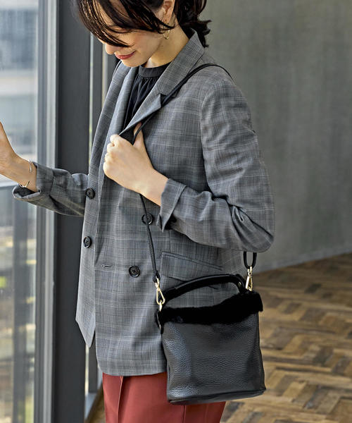 LAURA DI MAGGIO（ローラディマッジオ）の「[別注]LAURA DI MAGGIO KFC FURTRIM 2WAYバッグ ◆（ショルダーバッグ・レディース・ブラック/ベージュ/ワインレッド・FREE）」の2枚目の写真