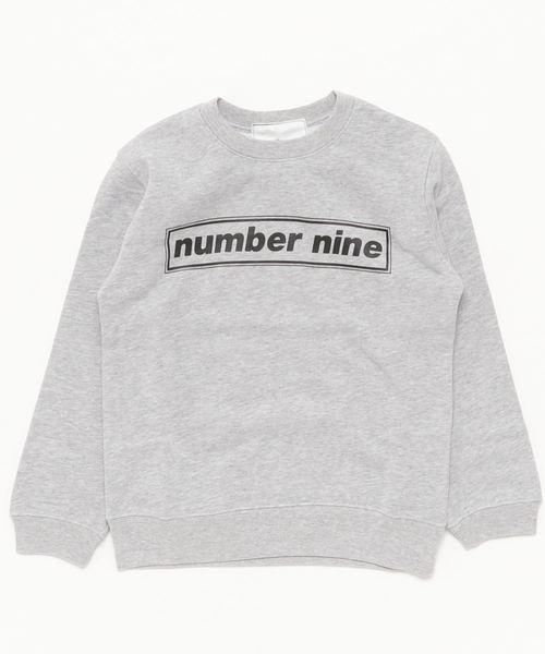 NUMBER (N)INE(ナンバーナイン)の「kids キッズ ロゴクルーネックスウェット(スウェット・キッズ・ブラック/ブラック系その他2/ブラック系その他3/グレー/グレー系その他2/グレー系その他3・130cm(120-130cm)/150cm(140-150cm))」の1枚目の写真