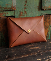 BrownBrown（ブラウンブラウン）の「【BrownBrown】ブラウン･ブラウン/レタークラッチバッグ（クラッチバッグ）」