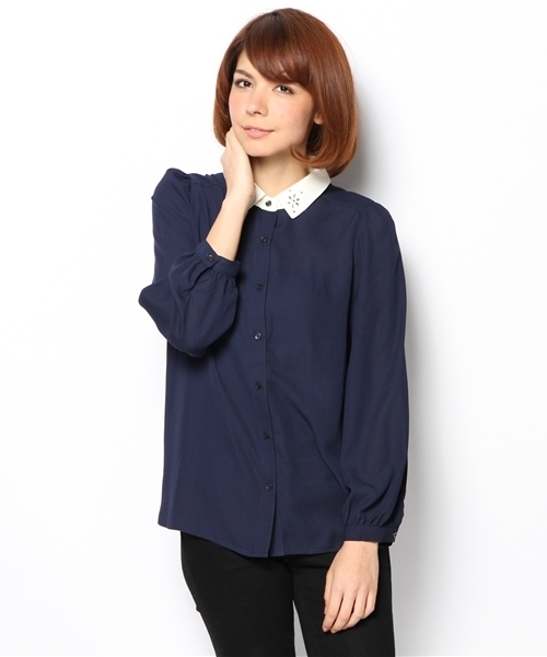 one after another NICE CLAUP（ワンアフターアナザーナイスクラップ）の「【ナイスクラップ】衿ビジューブラウス（シャツ/ブラウス・レディース・オフホワイト/ミント/ネイビー・FREE）」の3枚目の写真