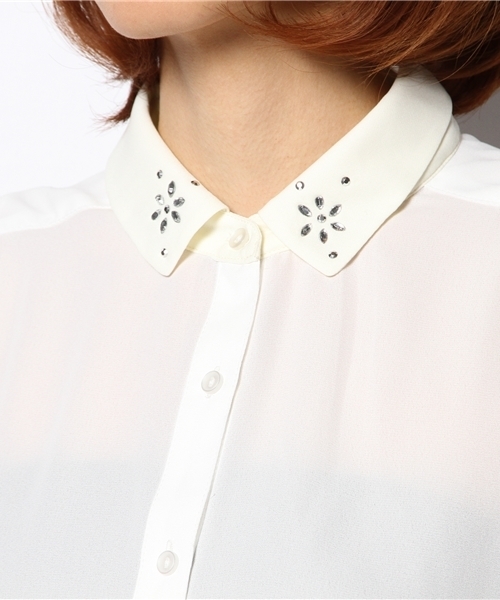 one after another NICE CLAUP（ワンアフターアナザーナイスクラップ）の「【ナイスクラップ】衿ビジューブラウス（シャツ/ブラウス・レディース・オフホワイト/ミント/ネイビー・FREE）」の4枚目の写真