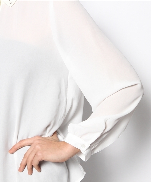 one after another NICE CLAUP（ワンアフターアナザーナイスクラップ）の「【ナイスクラップ】衿ビジューブラウス（シャツ/ブラウス・レディース・オフホワイト/ミント/ネイビー・FREE）」の8枚目の写真