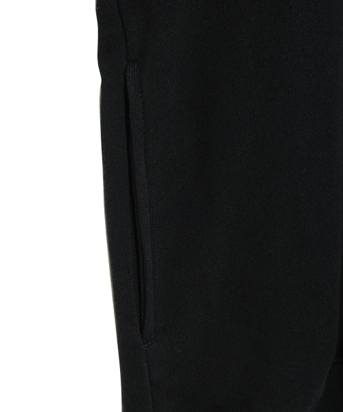 Candy Stripper（キャンディストリッパー）の「SCENE OF SNACKING SWEAT HOODIE（パーカー・レディース・ブラック/ベージュ/パープル/ピンク/アイボリー・2）」の12枚目の写真