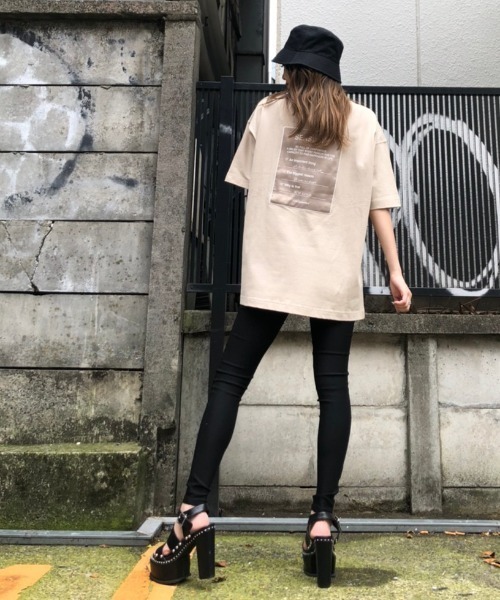 ENVYM（アンビー）の「バックラベルビッグＴｅｅ（Tシャツ/カットソー・レディース・ホワイト/ブラック/ベージュ/ピンク・FREE）」の13枚目の写真