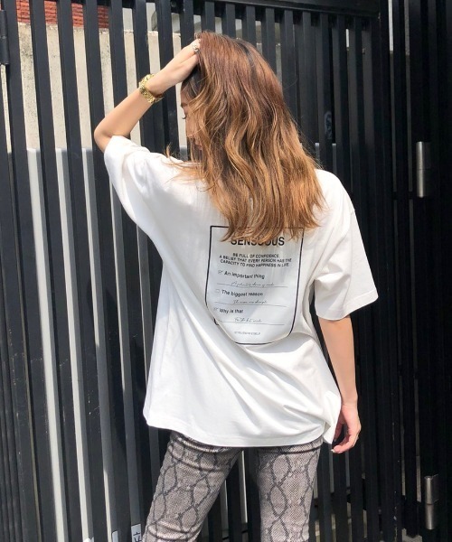 ENVYM（アンビー）の「バックラベルビッグＴｅｅ（Tシャツ/カットソー・レディース・ホワイト/ブラック/ベージュ/ピンク・FREE）」の19枚目の写真