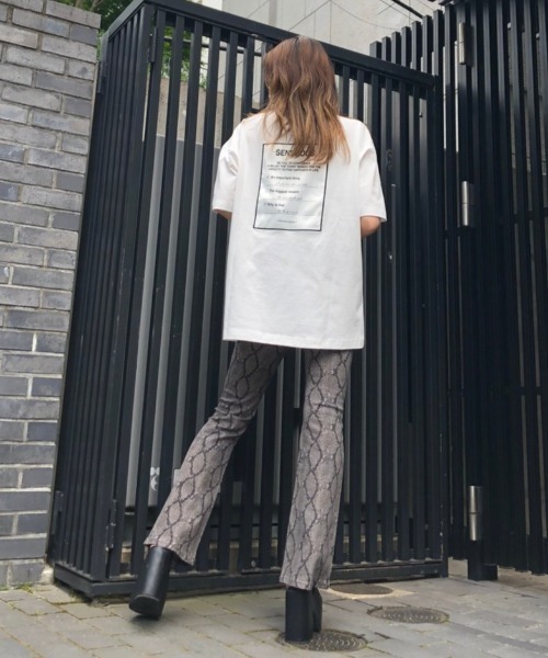 ENVYM（アンビー）の「バックラベルビッグＴｅｅ（Tシャツ/カットソー・レディース・ホワイト/ブラック/ベージュ/ピンク・FREE）」の20枚目の写真