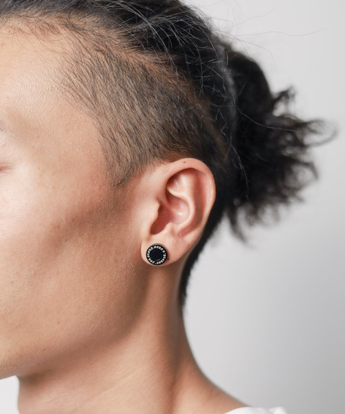 Pledge(プレッジ)の「Pledge(プレッジ)/オニキスピアス(片耳)(ピアス(片耳用)・メンズ・ブラック/シルバー/ゴールド・FREE)」の4枚目の写真