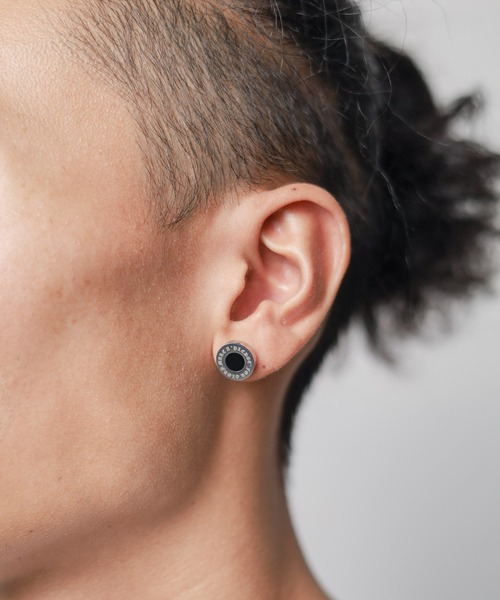 Pledge(プレッジ)の「Pledge(プレッジ)/オニキスピアス(片耳)(ピアス(片耳用)・メンズ・ブラック/シルバー/ゴールド・FREE)」の5枚目の写真